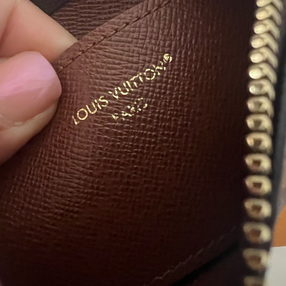 New Louis Vuitton Brown and Gold Monogram Pouch - Picture 8 of 8